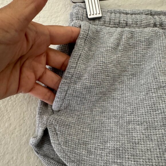 Brandy Melville Gray Waffle Knit Elastic Waist Shorts Pockets Cotton Airy Sz XS - Picture 3 of 8